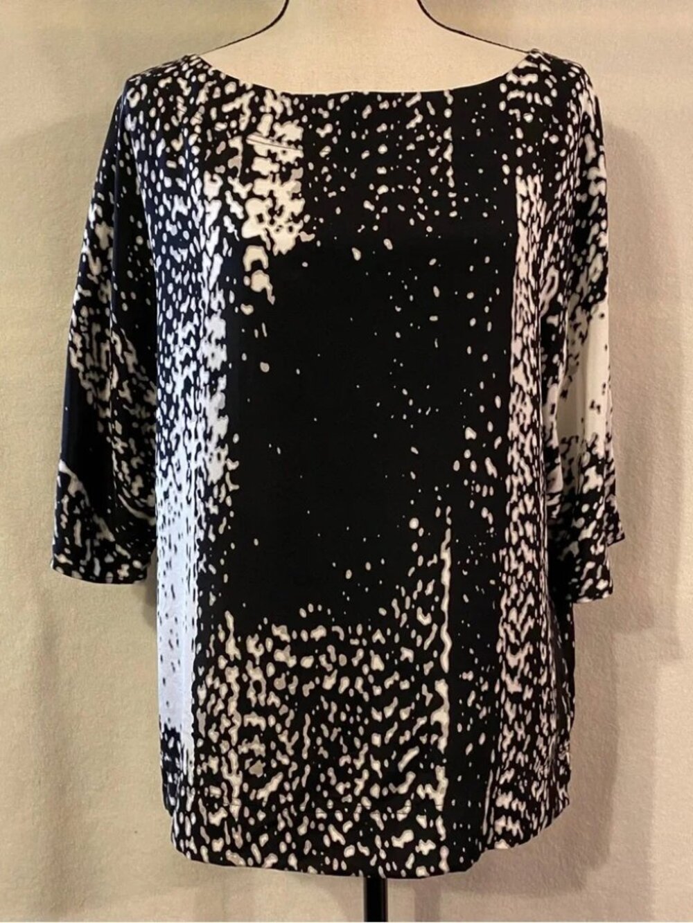 St. John black white tan splatter print stretch silk dolman sleeve blouse